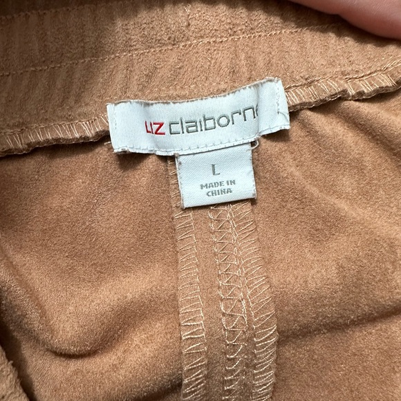 Liz Claiborne Skirt. Large. Normal wear. Very clean. Smoke free. - Picture 4 of 6